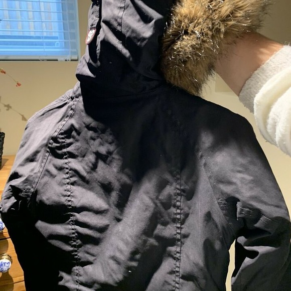 Aritzia Winter Jacket - Picture 5 of 8